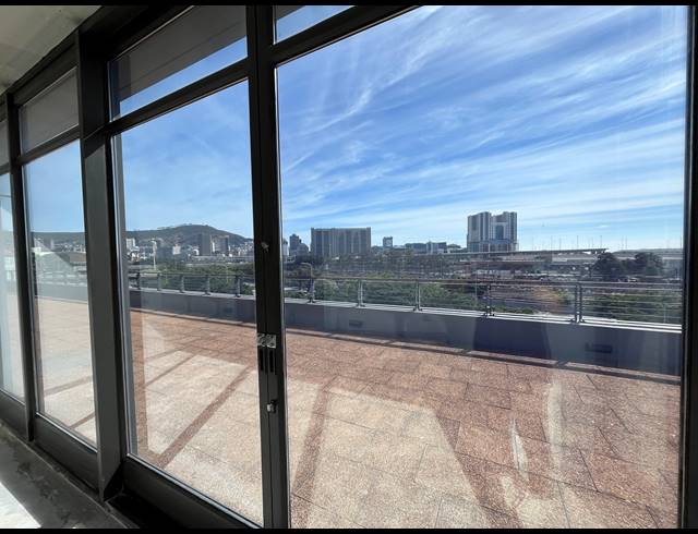121M² OFFICE TO LET IN WOODSTOCK